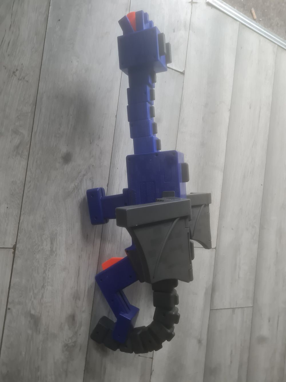 Lot 139: Large Minecraft gun