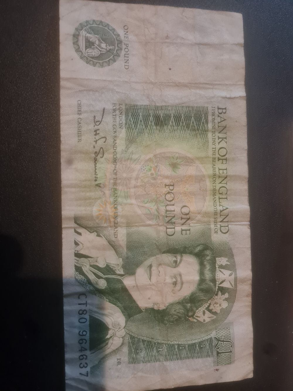 Lot 140: Vintage bank of england £1 note