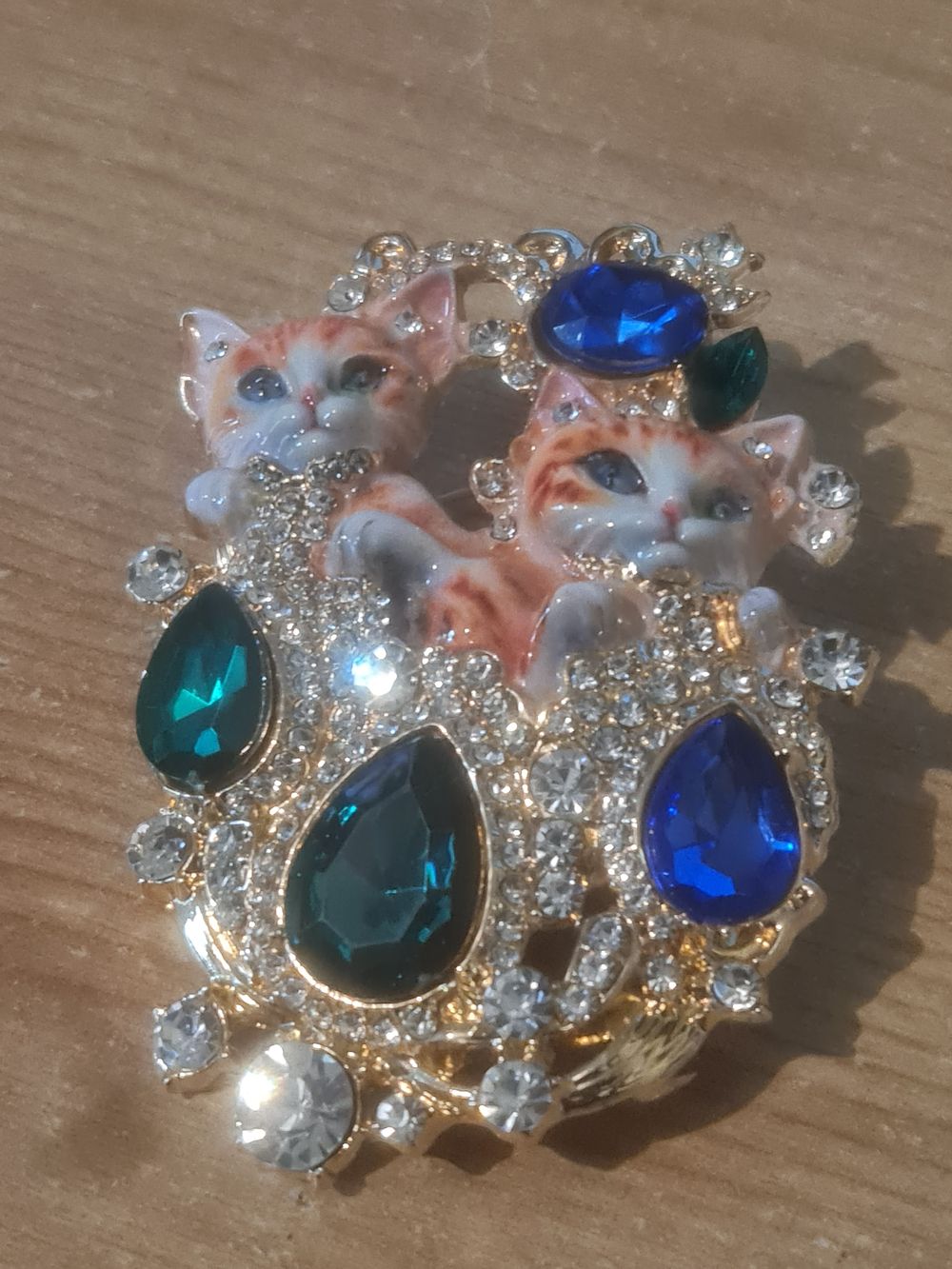 Lot 158: Cat broach