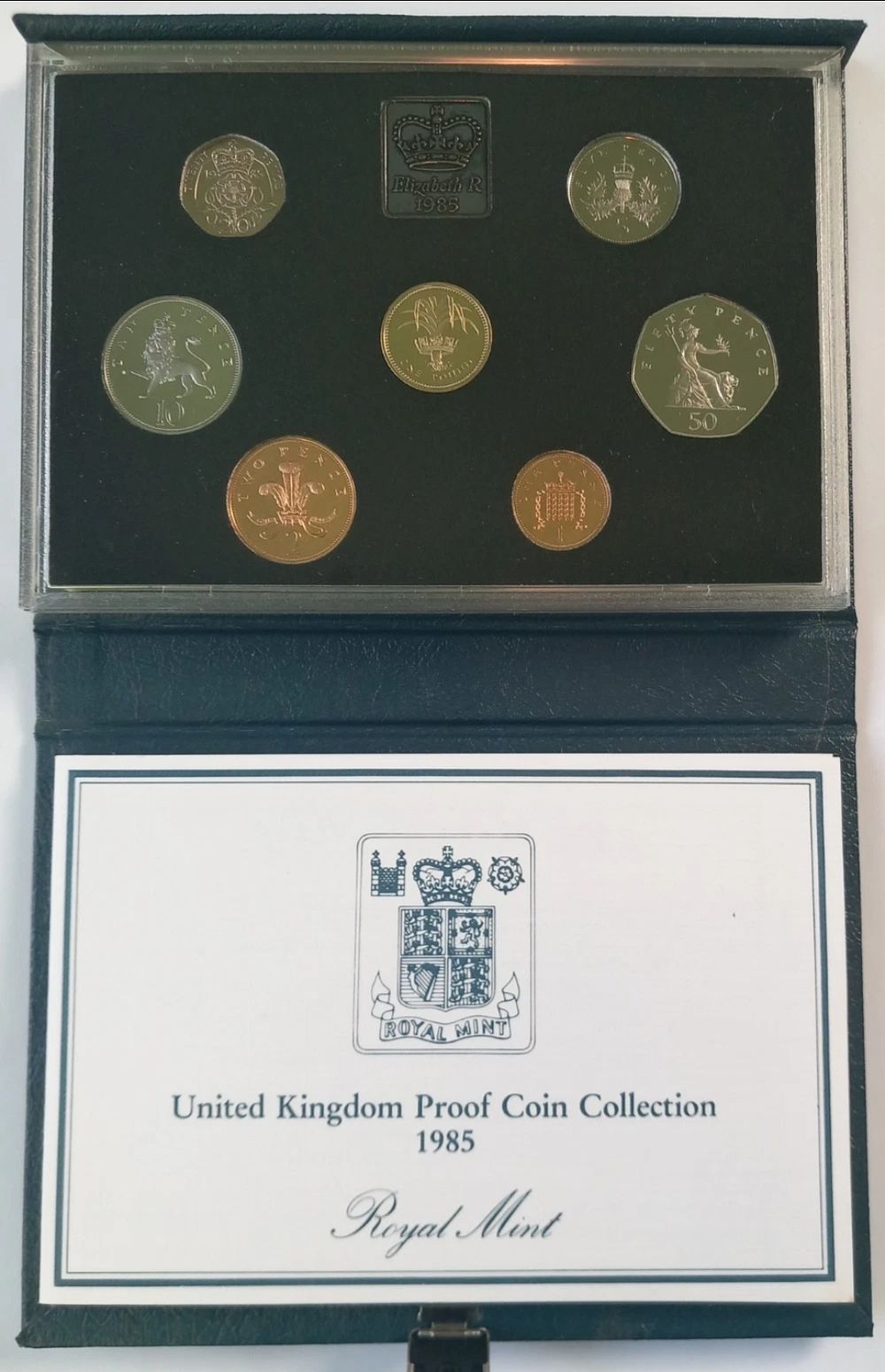 Lot 212: Cased coin set