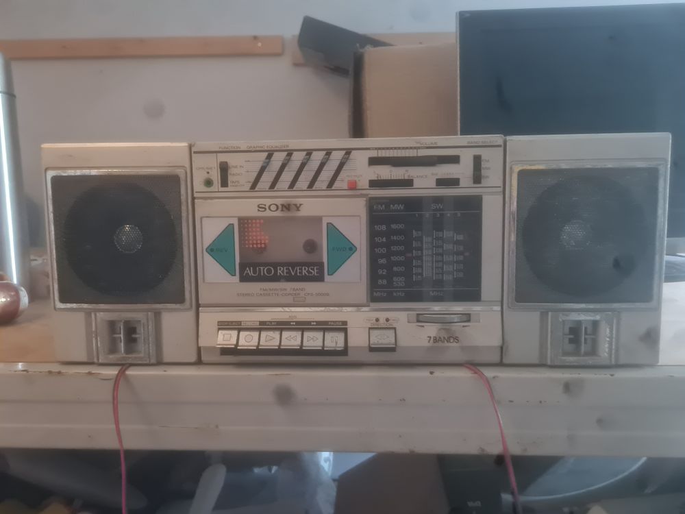 Lot 167: Vintage radio