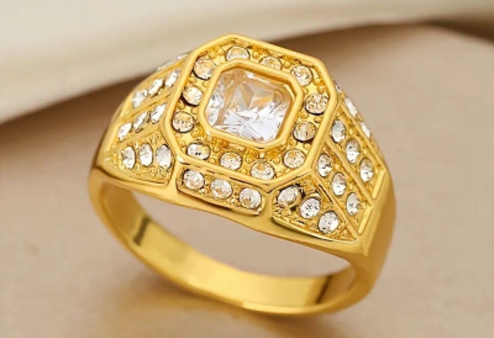 Lot 187: Large gents ring