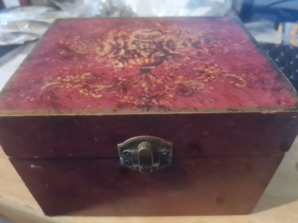 Lot 230: Vintage wooden box