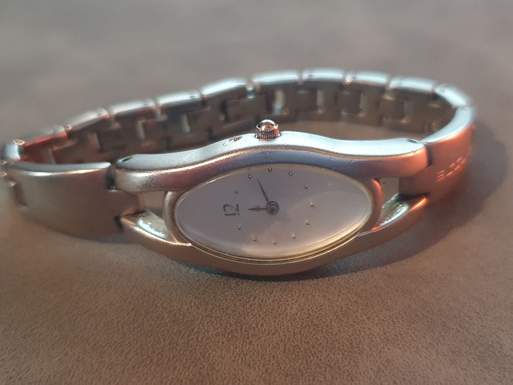 Lot 271: Ladies watch
