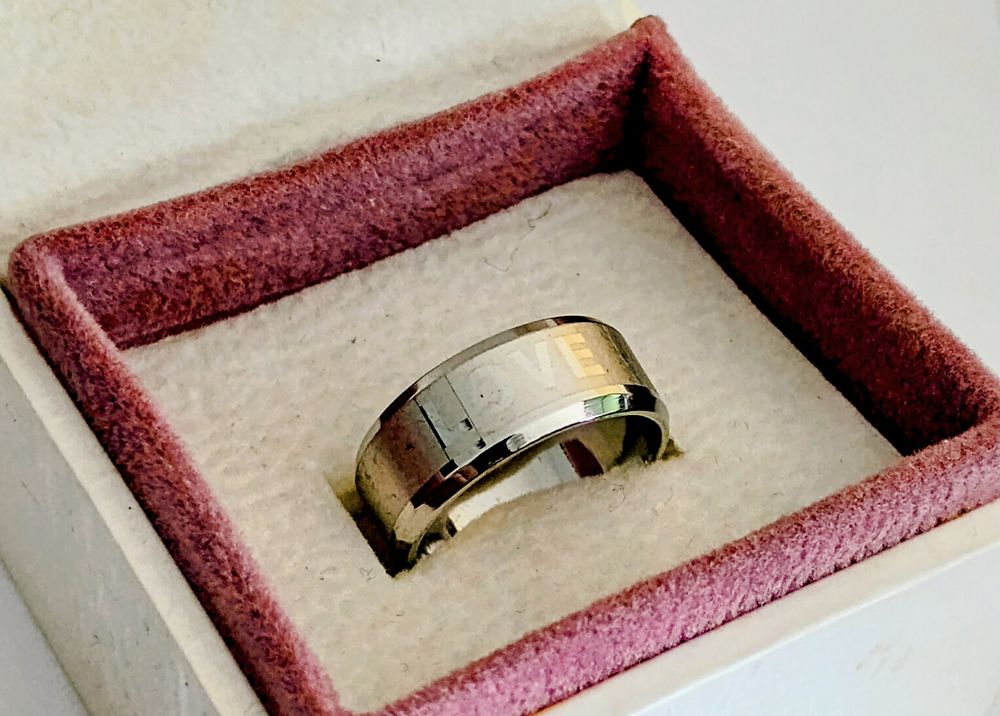 Lot 12c: Solid Band Ring with LOVE inscription