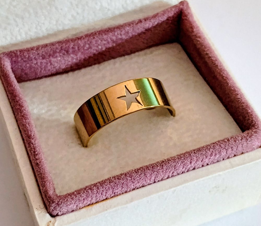 Lot 94a: Solid Band Ring With Star Detail