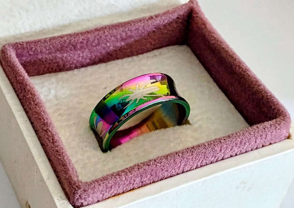 Lot 154: Beautiful Multicoloured Solid Band Ring