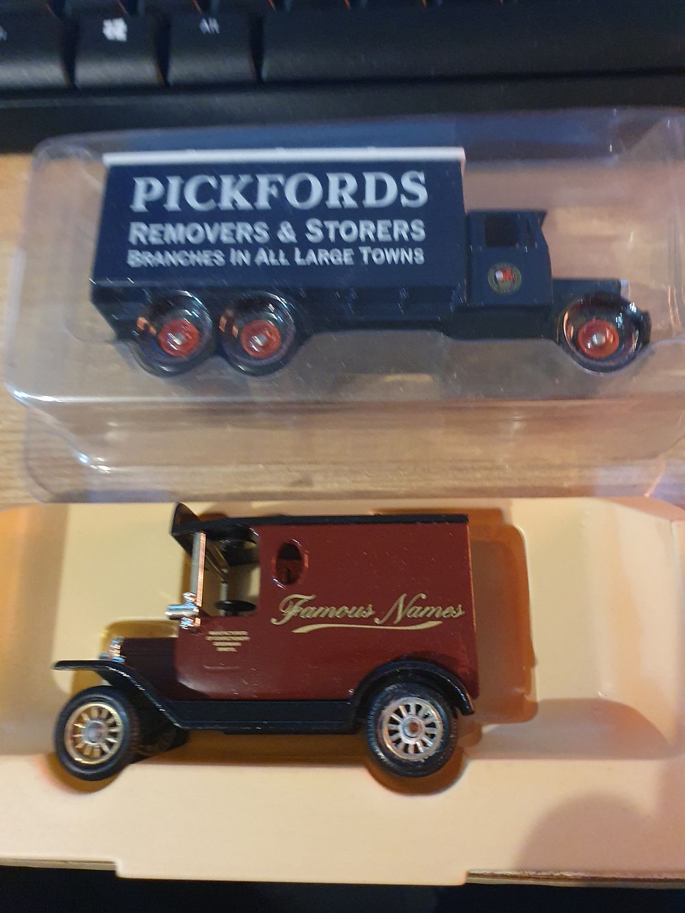 Lot 258: 2 mobel vehicles