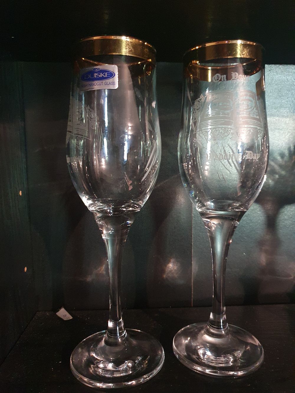 Lot 259: 2 duske glasses