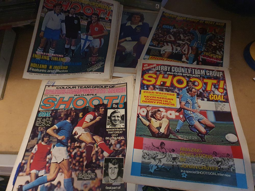 Lot 77g: Vintage football shoot magazines