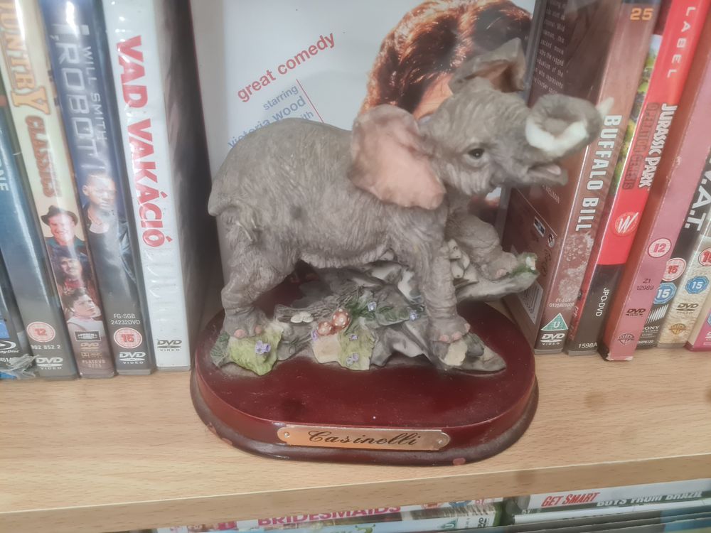 Lot 154: Elephant figurine