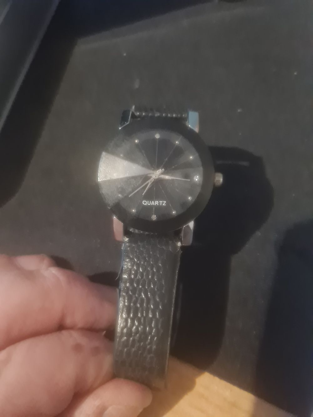 Lot 184: Quartz watch