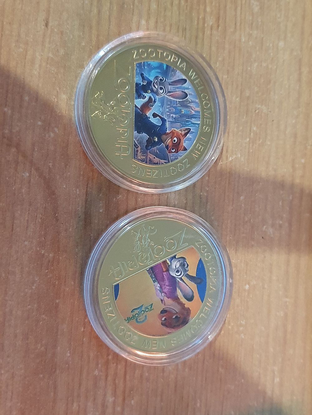 Lot 197: 2 collectable coins