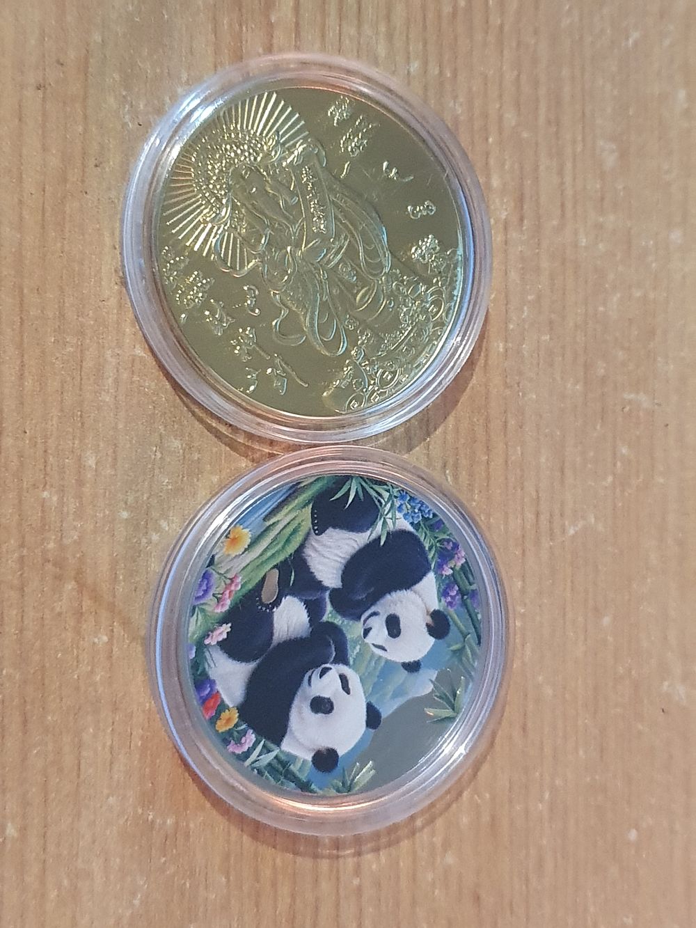 Lot 198: 2 collectable coins