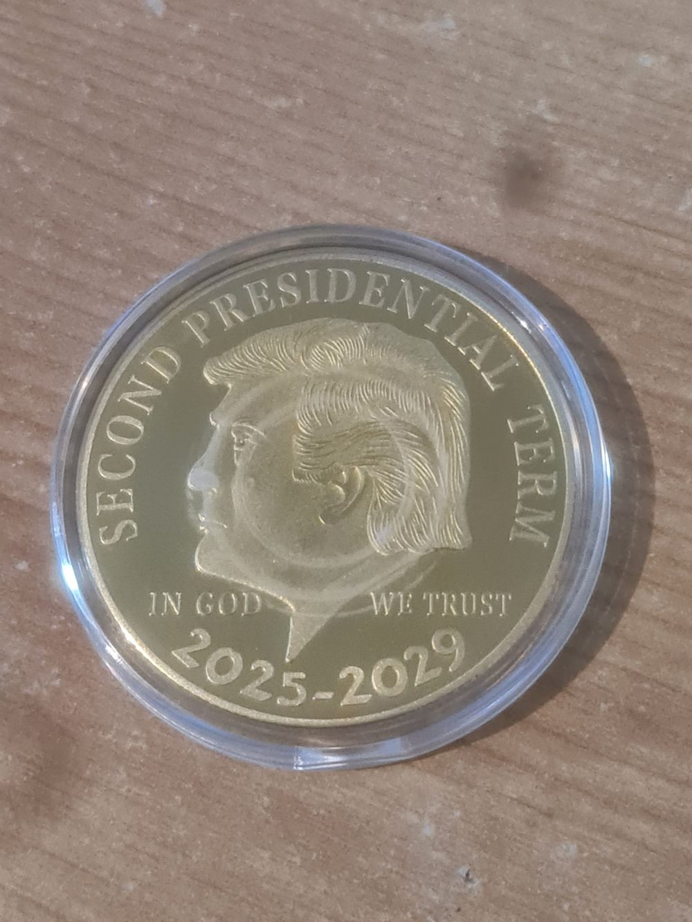 Lot 287: Large us donald trump coin