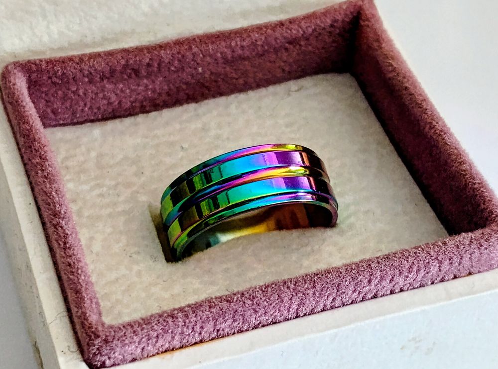Lot 141: Beautiful Multicoloured Solid Band Ring