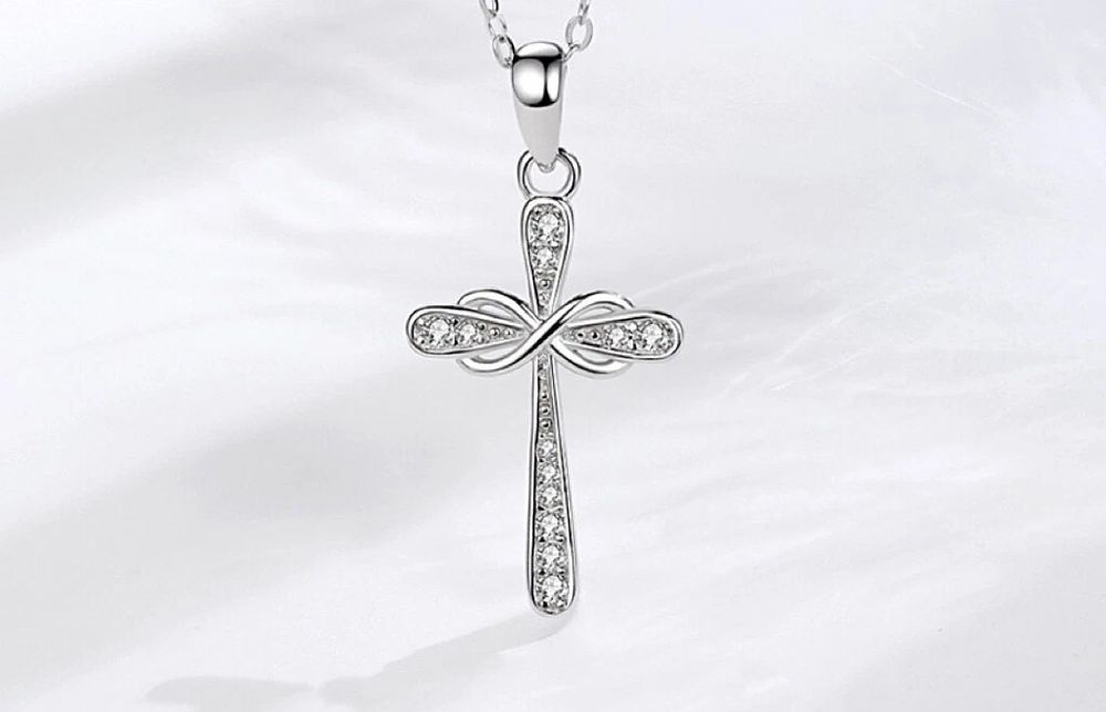 Lot 180: S925 cross