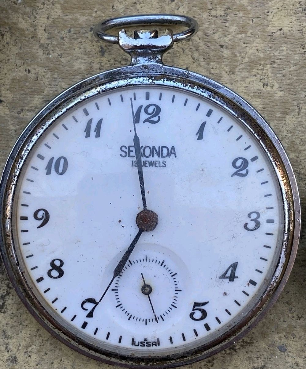 Lot 10b: Vintage sekonda ussr pocket watch