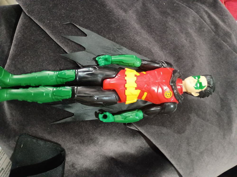 Lot 3d: Robin figure