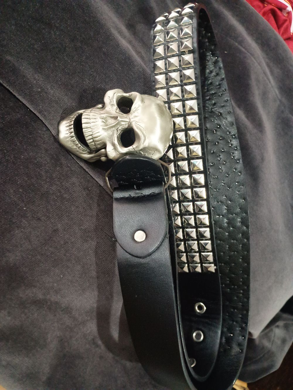 Lot 29a: Heavy skull buckle and belt