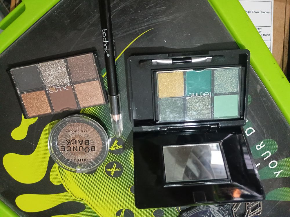 Lot 11j: Make up lot