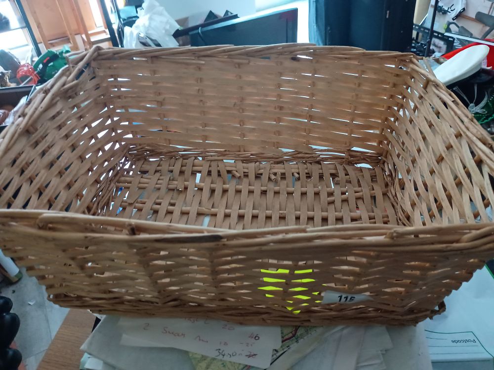 Lot 11c: Wicker basket