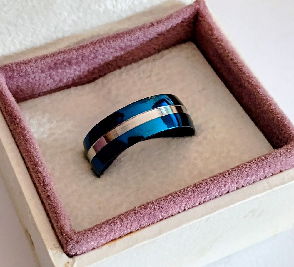 Lot 177: 2 Tone Solid Band Ring