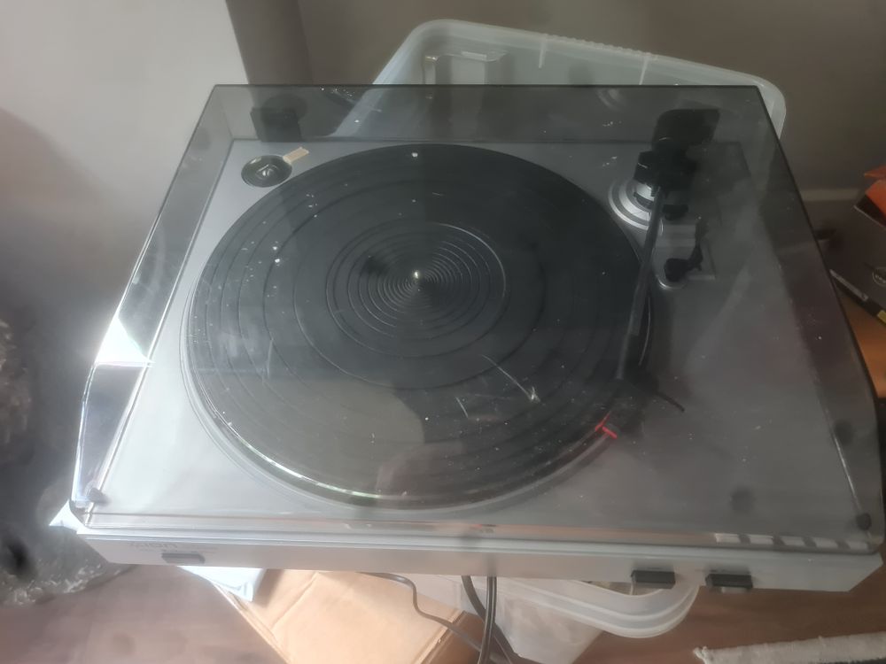 Lot 3h: Record player