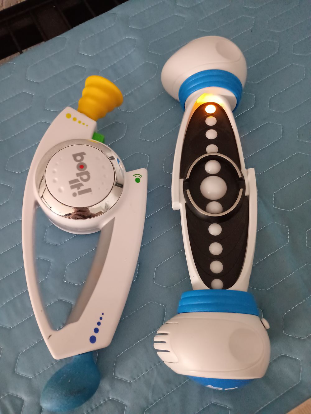 Lot 209: 2 bop it's working