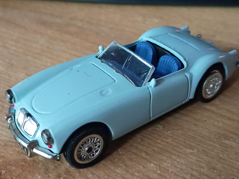 Lot 118: Mga model