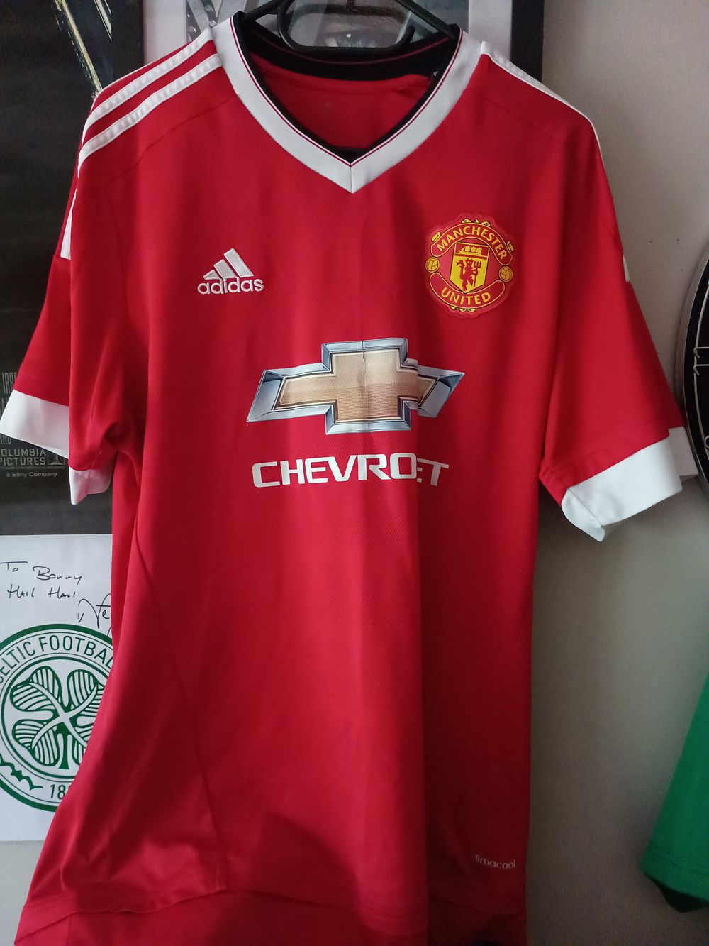 Lot 121: Manchester utd jersey size l
