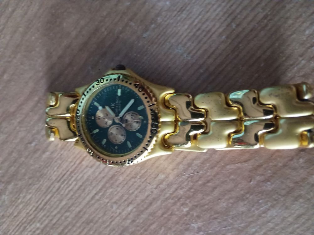 Lot 200: Heavy gents watch