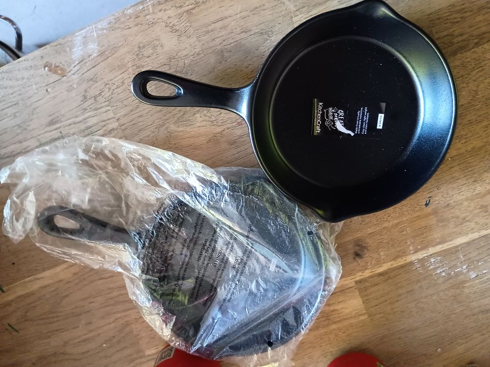 Lot 110: 2 kitchen craft pans new