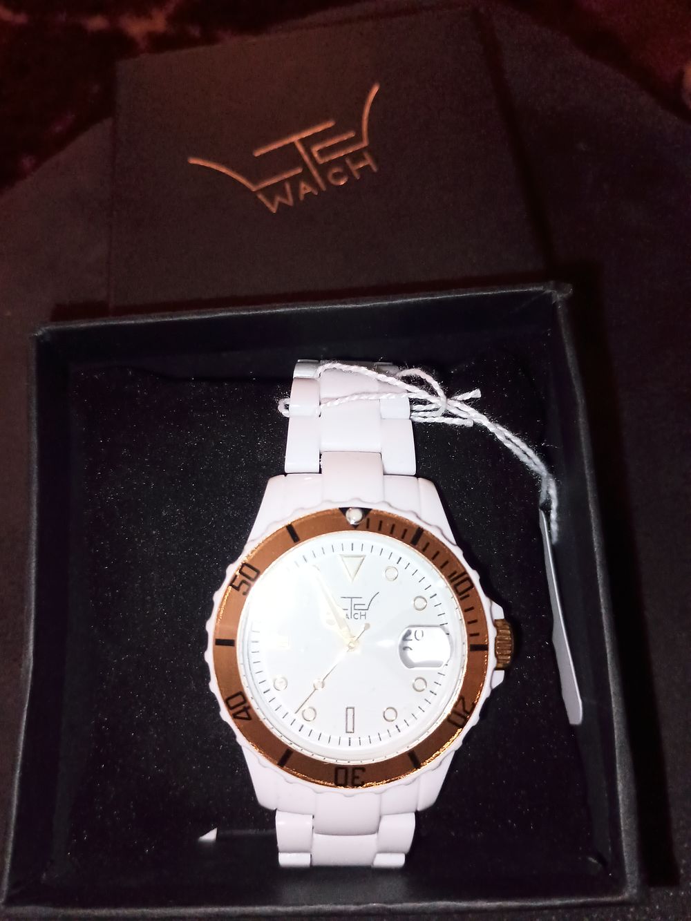 Lot 115: Ltd unisex boxed watch new