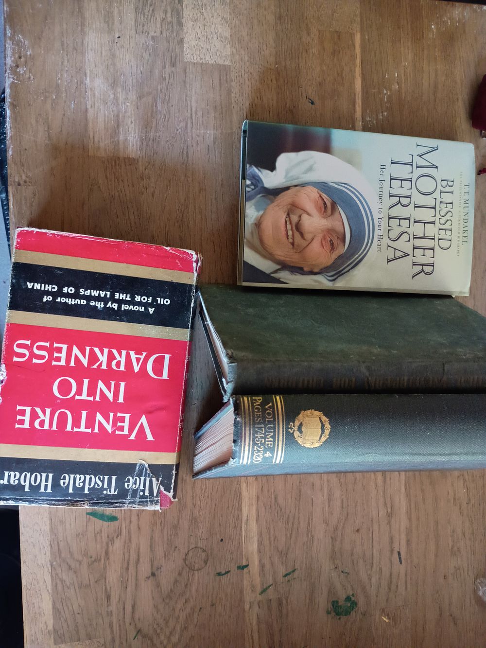 Lot 139: Collection of vintage books