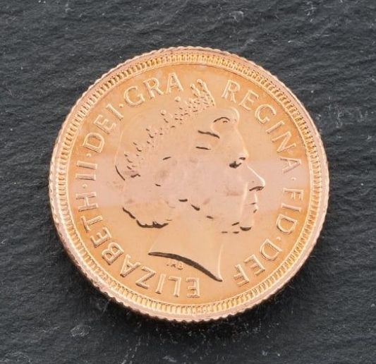 Lot 200: 22ct full sovereign