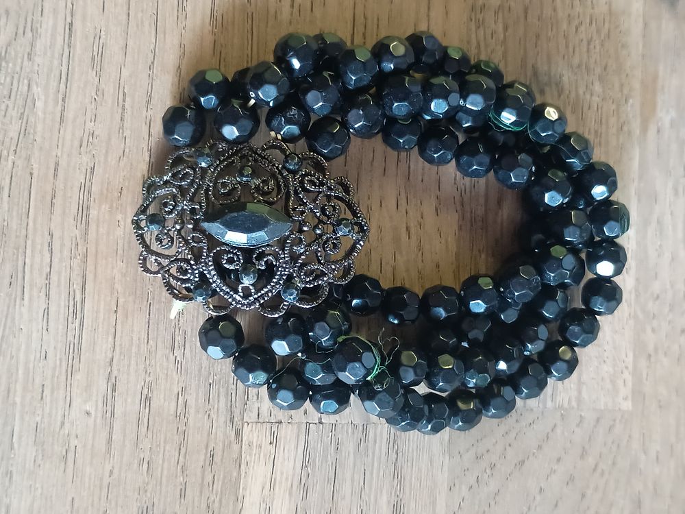Lot 277: Vintage bangle