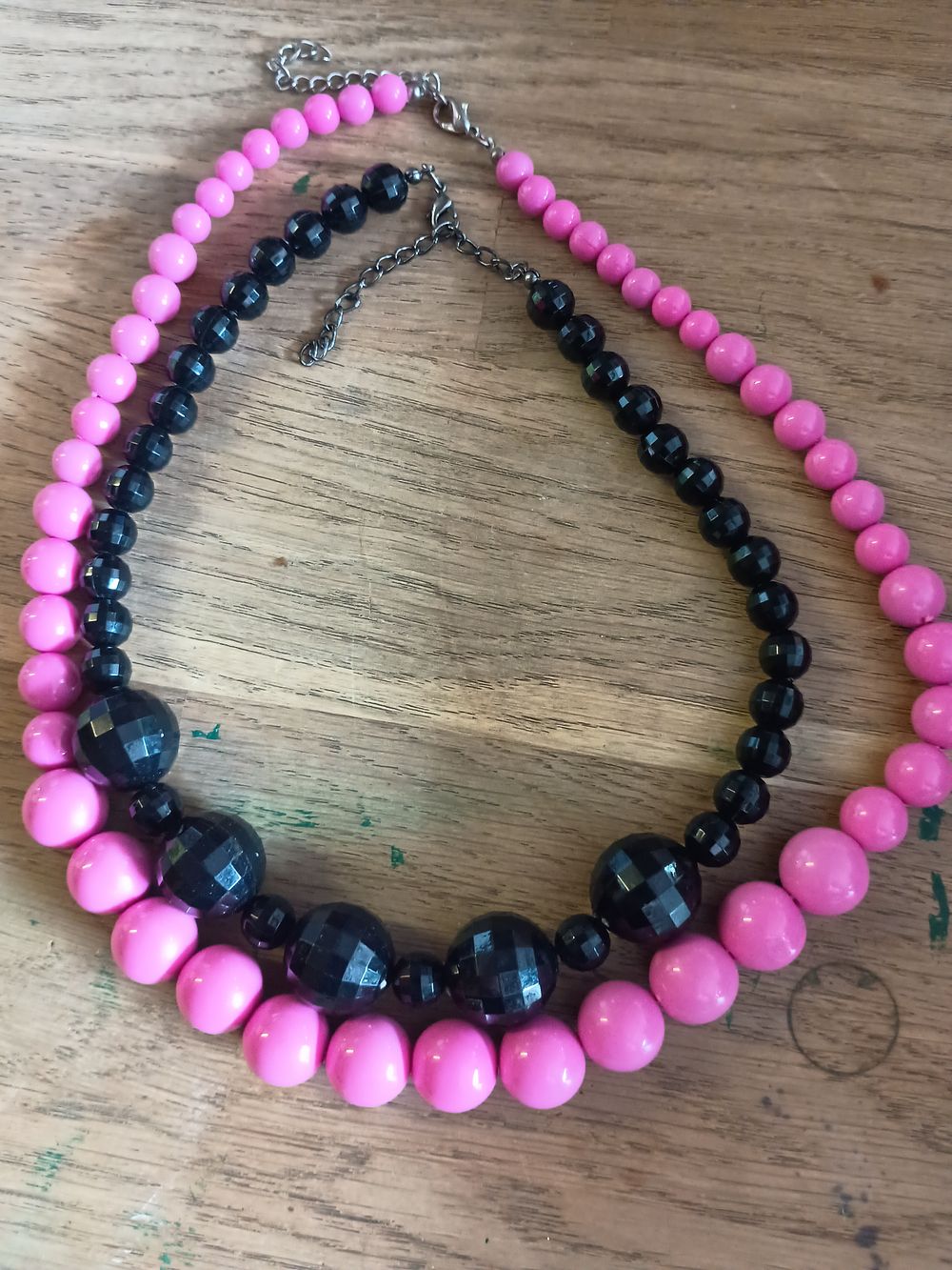 Lot 286: 2 beaded necklaces