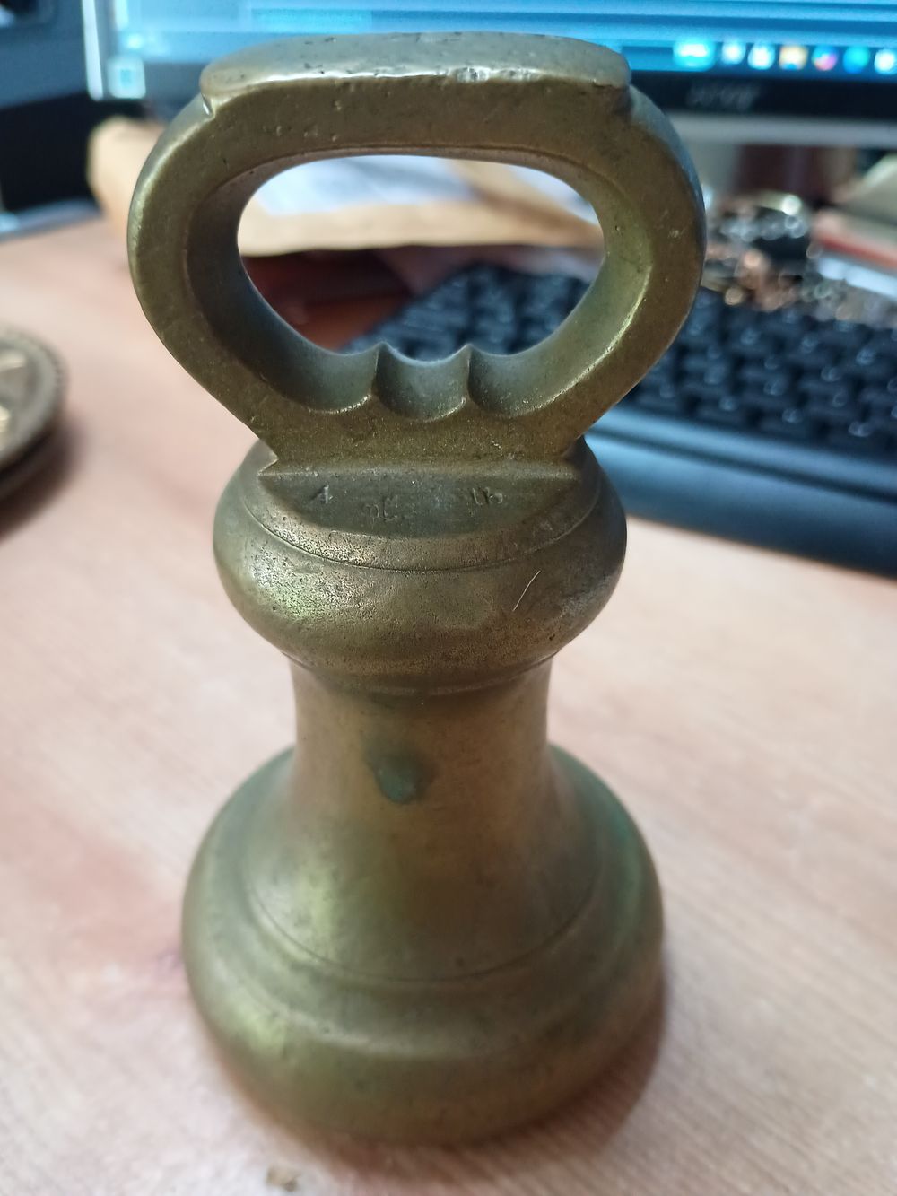 Lot 319: Vintage heavy 4lbs weight brass