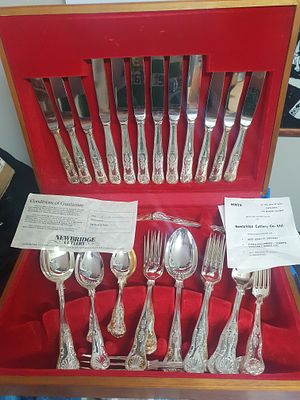 Vintage Newbridge cutlery cased immaculate