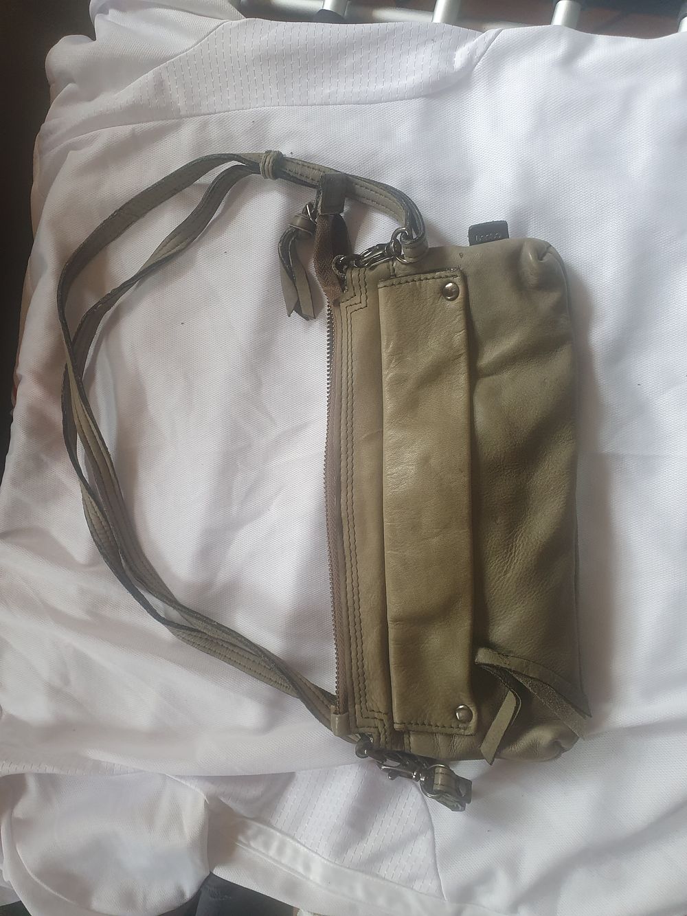 Lot 141: Ladies bag