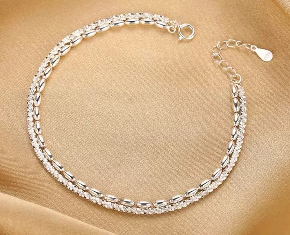 Lot 155: S925 bangle