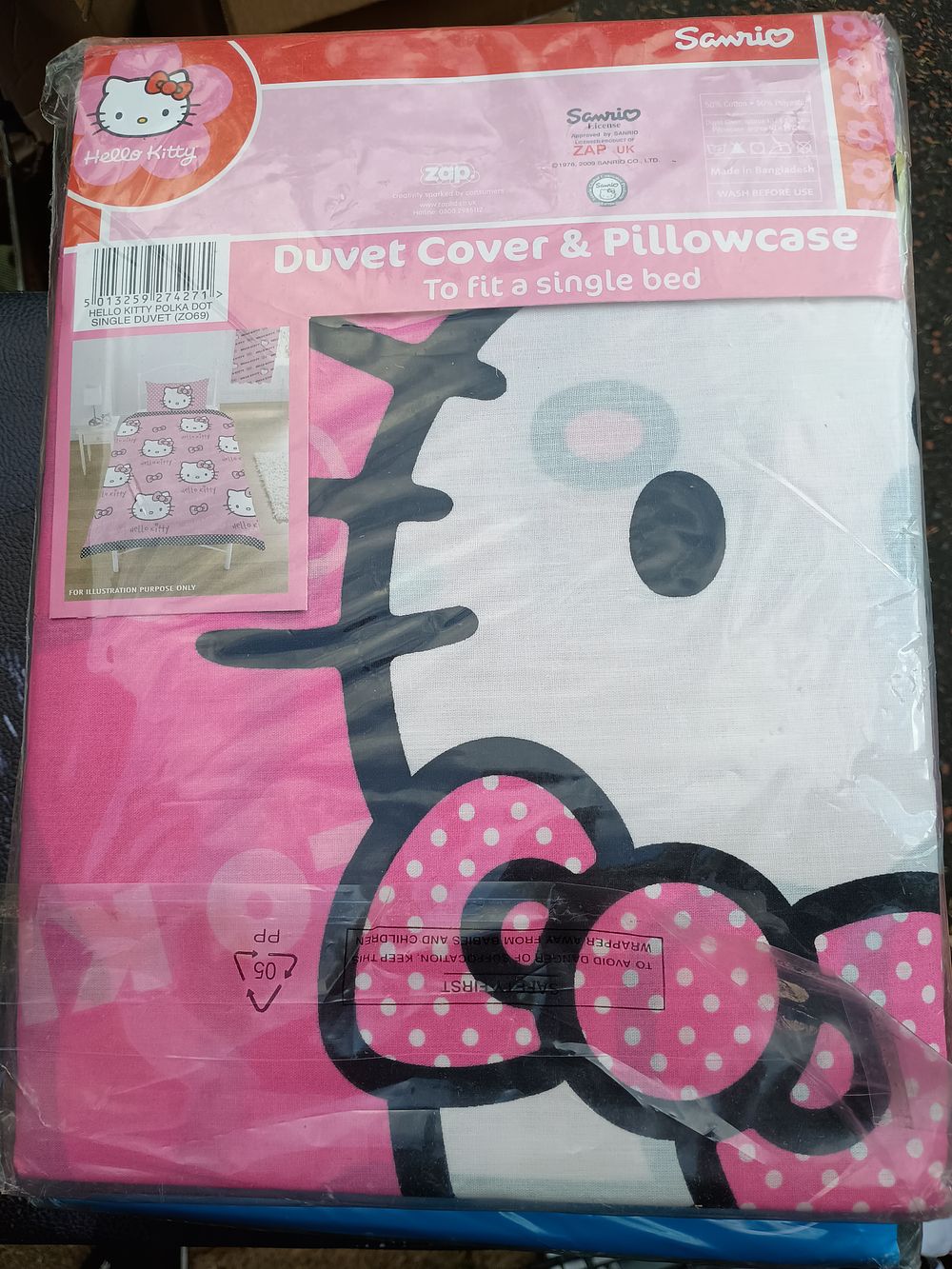 Lot 112: New hollo kitty bed set