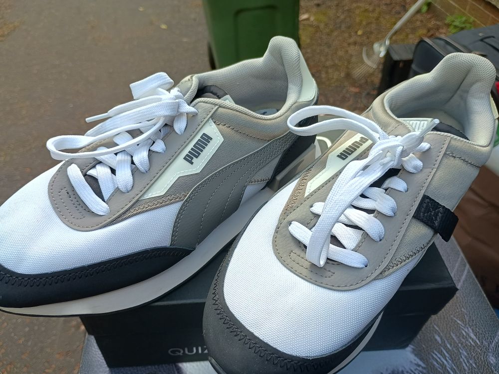 Lot 117: Puma size 6 shoes
