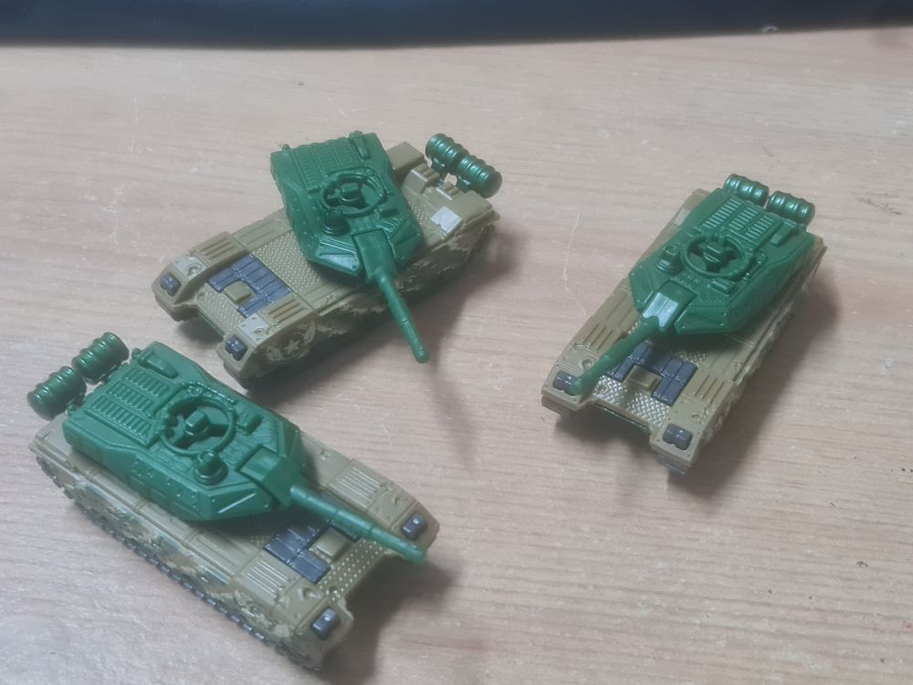 Lot 151: Model tanks