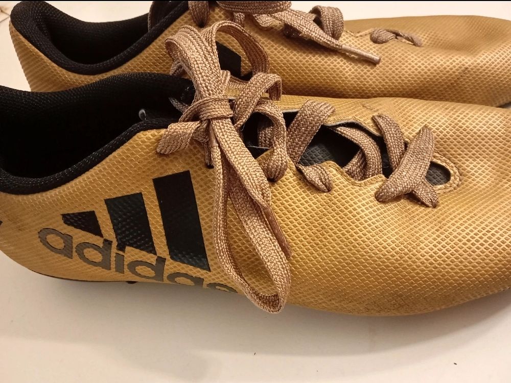 Lot 179: Adidas size 9 boots