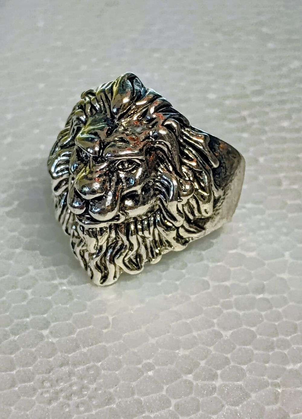 Lot 122a: Gothic ring