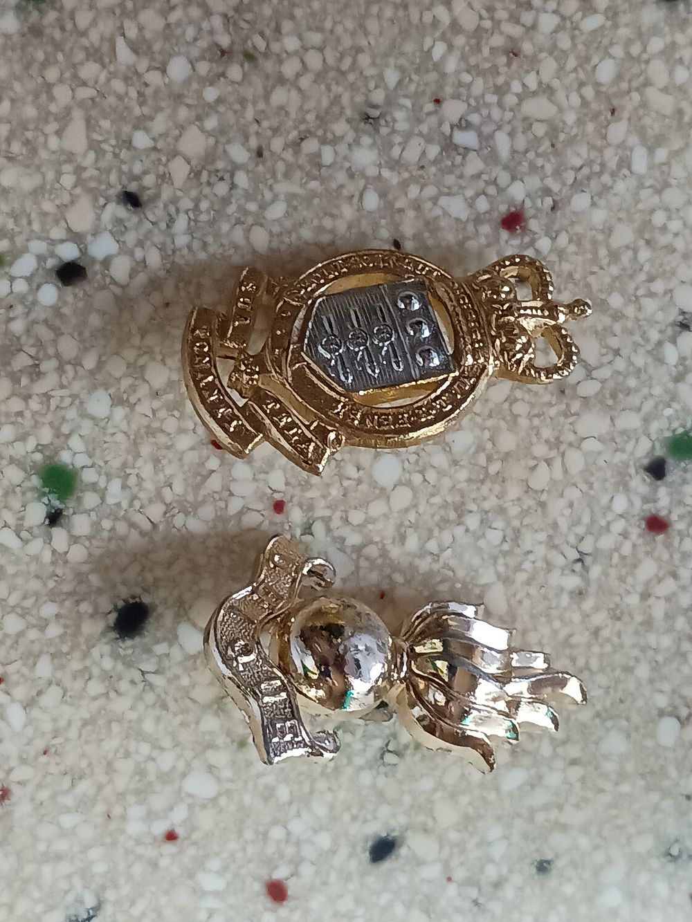 Lot 119h: Police/military badges