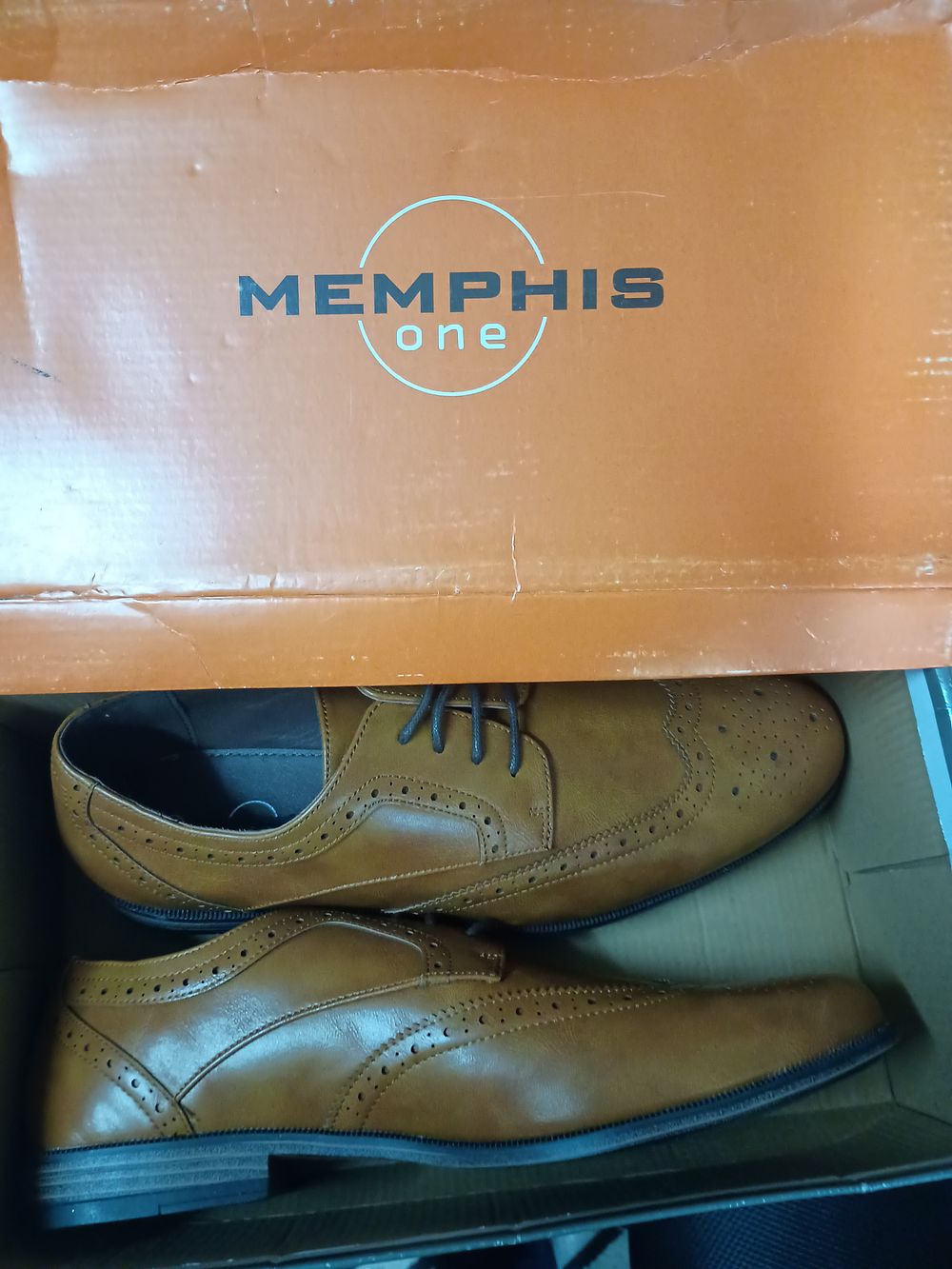 Lot 304: New Memphis shoes