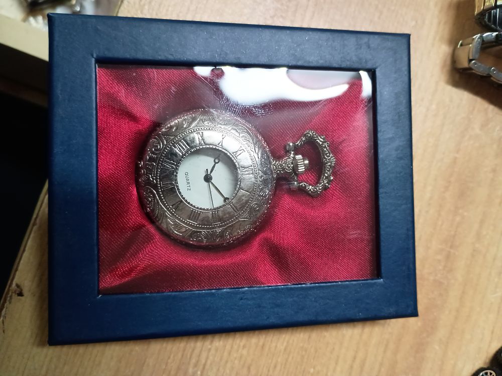 Lot 188: Boxed pocket watch